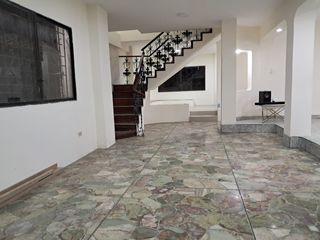 Foto 3 de Se alquila amplia casa en ciudadela Guayasur