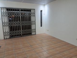 Foto 11 de Se alquila amplia casa en ciudadela Guayasur