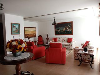 Foto 6 de ELEGANTE Y AMPLIA CASA  UBICADA EN UNO DE LOS MEJORES SECTORES DE CUMBAYA