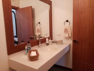 Foto 9 de ELEGANTE Y AMPLIA CASA  UBICADA EN UNO DE LOS MEJORES SECTORES DE CUMBAYA
