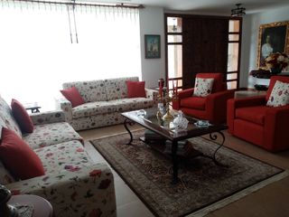 Foto 7 de ELEGANTE Y AMPLIA CASA  UBICADA EN UNO DE LOS MEJORES SECTORES DE CUMBAYA
