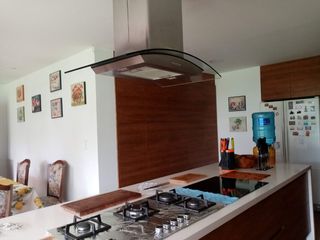 Foto 12 de ELEGANTE Y AMPLIA CASA  UBICADA EN UNO DE LOS MEJORES SECTORES DE CUMBAYA