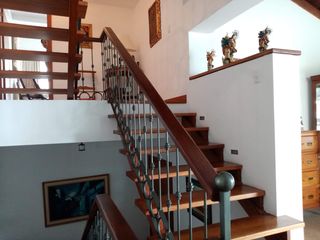 Foto 13 de ELEGANTE Y AMPLIA CASA  UBICADA EN UNO DE LOS MEJORES SECTORES DE CUMBAYA