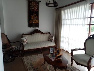 Foto 16 de ELEGANTE Y AMPLIA CASA  UBICADA EN UNO DE LOS MEJORES SECTORES DE CUMBAYA