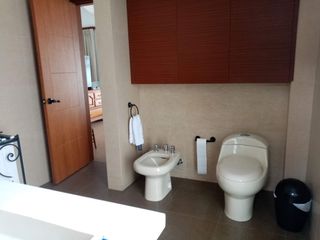 Foto 18 de ELEGANTE Y AMPLIA CASA  UBICADA EN UNO DE LOS MEJORES SECTORES DE CUMBAYA