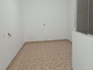 Foto 4 de ALQUILO OFICINA ADMINSITRATIVA CONSULTORIO 12m2 Puente Piedra PISO 2