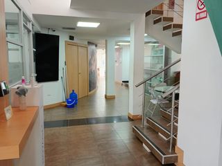 Foto 3 de ¡OPORTUNIDAD ÚNICA EN URDESA! Local Comercial de Lujo con 8 Parqueos (Venta/Alquiler)