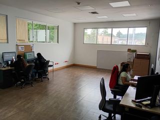 Foto 10 de ¡OPORTUNIDAD ÚNICA EN URDESA! Local Comercial de Lujo con 8 Parqueos (Venta/Alquiler)