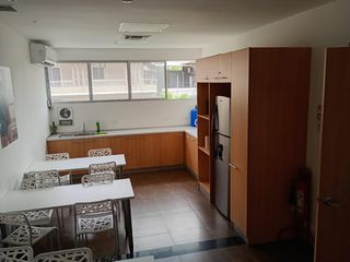 Foto 11 de ¡OPORTUNIDAD ÚNICA EN URDESA! Local Comercial de Lujo con 8 Parqueos (Venta/Alquiler)