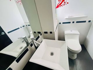 Foto 3 de Casa en venta adosada a un solo lado Cerca al colegio Gutenberg Schule- Conocoto
