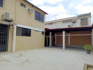 Foto 3 de Venta Casa Remodelada con Garaje Urdesa Central Guayaquil