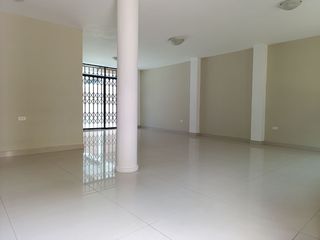 Foto 6 de Venta Casa Remodelada con Garaje Urdesa Central Guayaquil