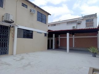 Foto 10 de Venta Casa Remodelada con Garaje Urdesa Central Guayaquil