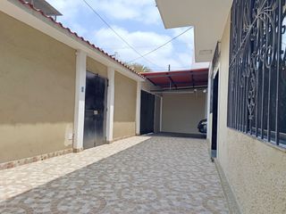 Foto 9 de Venta Casa Remodelada con Garaje Urdesa Central Guayaquil