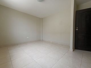 Foto 14 de Venta Casa Remodelada con Garaje Urdesa Central Guayaquil