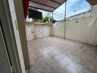 Foto 7 de Venta Casa con suite independiente Samanes 6  Guayaquil