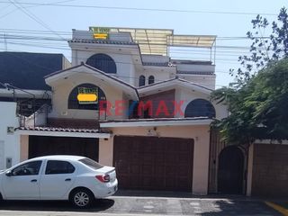 Foto 2 de Casa En Venta De Ocasión Por Mudanza - Sta Catalina, La Victoria.