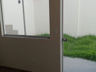 Foto 4 de Vendo Encantadora propiedad de dos pisos frente a hermoso Parque