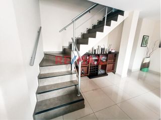 Foto 9 de Amplio Duplex En Ate A Un Paso De Parque Ceres Y Cerca A Real Plaza Puruchuco
