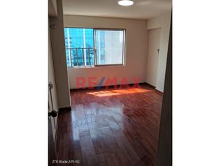 Foto 10 de ¡Departamento En Centro De Lima! Espacioso Flat De 86M² En La Cuadra 02 De La Arequipa