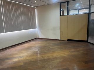 Foto 8 de Rento  Oficina de 250 m2 en la Av. Colón Y  Amazonas Quito , Ecuador.
