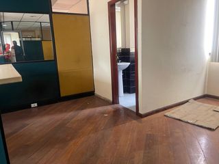 Foto 5 de Rento  Oficina de 250 m2 en la Av. Colón Y  Amazonas Quito , Ecuador.