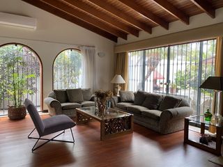 Foto 2 de Linda Casa Amplios Jardines, 1000 m² - Alameda La Molina Vieja Zona Cerrada