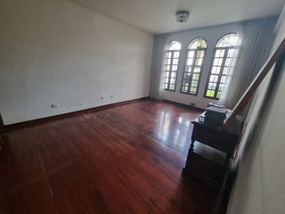 Foto 10 de Linda Casa Amplios Jardines, 1000 m² - Alameda La Molina Vieja Zona Cerrada