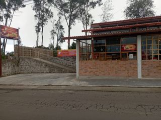 Foto 3 de URCUQUI, VENDO CASA COLONIAL, CON LOCAL Y DOS SUITES