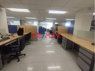 Foto 1 de Se Alquilan Amplias Oficinas 1,239 Metros Av Primavera Surco