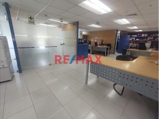 Foto 5 de Se Alquilan Amplias Oficinas 1,239 Metros Av Primavera Surco