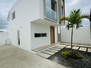 Foto 5 de Venta de casa de 3 habitaciones en urbanización privada, Sur de Manta.