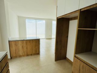 Foto 7 de Venta de casa de 3 habitaciones en urbanización privada, Sur de Manta.