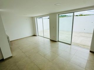 Foto 4 de Venta de casa de 3 habitaciones en urbanización privada, Sur de Manta.