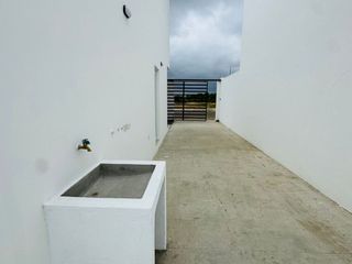 Foto 14 de Venta de casa de 3 habitaciones en urbanización privada, Sur de Manta.