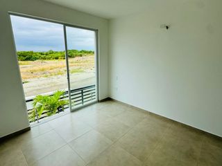 Foto 26 de Venta de casa de 3 habitaciones en urbanización privada, Sur de Manta.