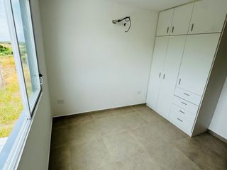 Foto 18 de Venta de casa de 3 habitaciones en urbanización privada, Sur de Manta.