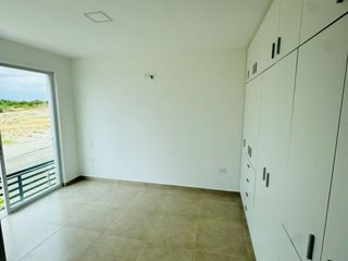 Foto 19 de Venta de casa de 3 habitaciones en urbanización privada, Sur de Manta.