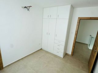 Foto 20 de Venta de casa de 3 habitaciones en urbanización privada, Sur de Manta.