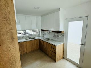 Foto 42 de Venta de casa de 3 habitaciones en urbanización privada, Sur de Manta.