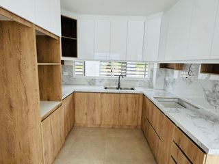 Foto 8 de Venta de casa de 3 habitaciones en urbanización privada, Sur de Manta.
