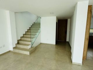 Foto 40 de Venta de casa de 3 habitaciones en urbanización privada, Sur de Manta.