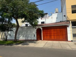 Foto 31 de Alquiler de Casa con Piscina – Urb. Neptuno - Surco