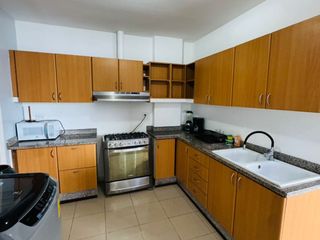 Foto 20 de Venta de departamento de 2 habitaciones amoblado frente a Playa El Murciélago en Manta.