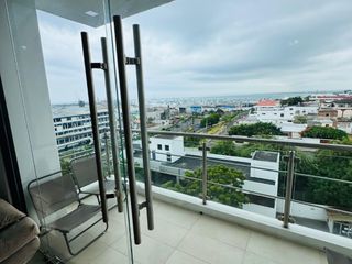 Foto 4 de Venta de departamento de 2 habitaciones amoblado frente a Playa El Murciélago en Manta.