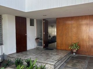Foto 2 de VENDO CASA SAN ISIDRO AMPLIA Y MUY BIEN UBICADA COMERCIO ZONAL
