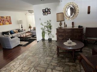 Foto 9 de VENDO CASA SAN ISIDRO AMPLIA Y MUY BIEN UBICADA COMERCIO ZONAL