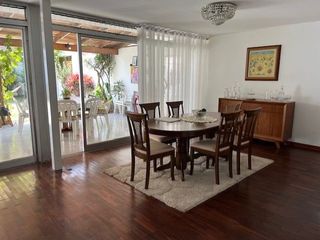 Foto 8 de VENDO CASA SAN ISIDRO AMPLIA Y MUY BIEN UBICADA COMERCIO ZONAL