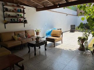 Foto 14 de VENDO CASA SAN ISIDRO AMPLIA Y MUY BIEN UBICADA COMERCIO ZONAL
