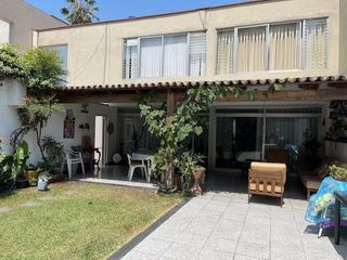 Foto 5 de VENDO CASA SAN ISIDRO AMPLIA Y MUY BIEN UBICADA COMERCIO ZONAL